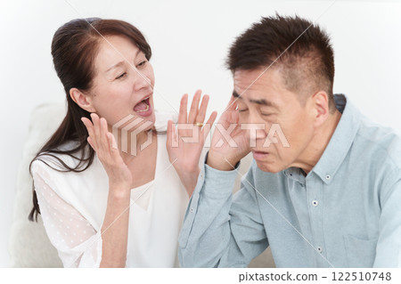 Senior men who are deaf 122510748