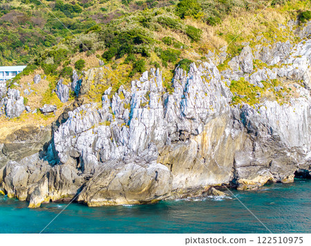 神島市丹輪濱的喀斯特地形(三重縣鳥羽市) 神島市丹輪濱的喀斯特地形(三重縣鳥羽市) 122510975