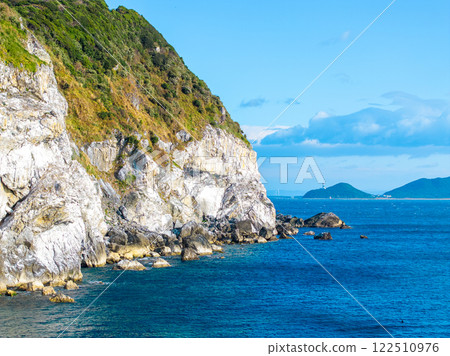 上島、伊良湖海峽、對岸的伊良湖岬（三重縣鳥羽市） 122510976