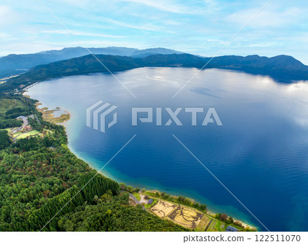 Lake Tazawa in autumn (Akita Prefecture) Lake Tazawa in autumn (Akita Prefecture) 122511070