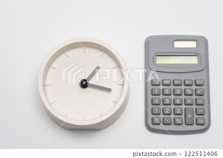 使用時鐘和計算器進行時間管理的圖像 使用時鐘和計算器進行時間管理的圖像 122511406