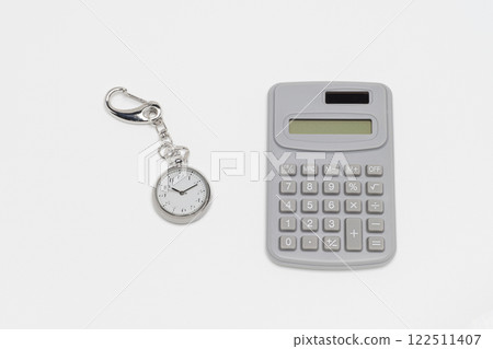 使用懷錶和計算器進行時間管理的形象 122511407