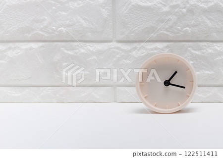 簡單的白色時鐘 122511411