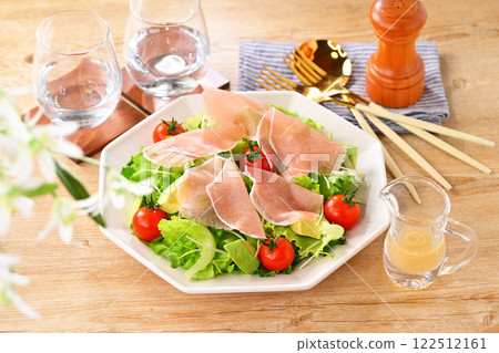 Prosciutto, green salad, frilly lettuce, avocado, radish sprouts, cherry tomatoes. The white flowers are artificial. Prosciutto, green salad, frilly lettuce, avocado, radish sprouts, cherry tomatoes. The white flowers are artificial. 122512161