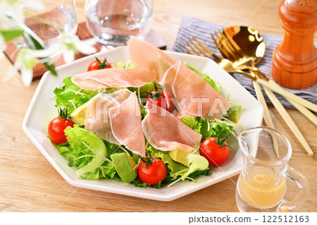 Prosciutto, green salad, frilly lettuce, avocado, radish sprouts, cherry tomatoes. The white flowers are artificial. 122512163