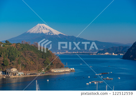 [Shizuoka Prefecture] Mount Fuji seen across Izu Uchiura Bay 122512559