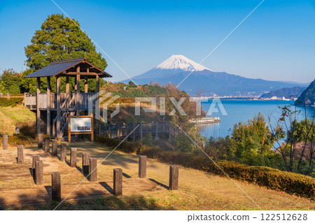 [靜岡縣] 從伊豆內浦長濱城跡眺望富士山 122512628