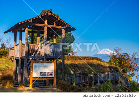 [Shizuoka Prefecture] Mount Fuji as seen from the ruins of Nagahama Castle in Izu Uchiura 122512630