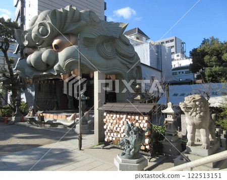 Namba Yasaka Shrine's Lion Hall 122513151