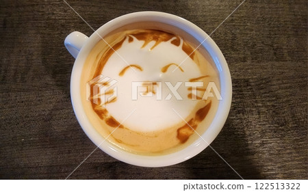 Cute Cat Latte Art in Coffee Mug on Wooden Table Surface 122513322