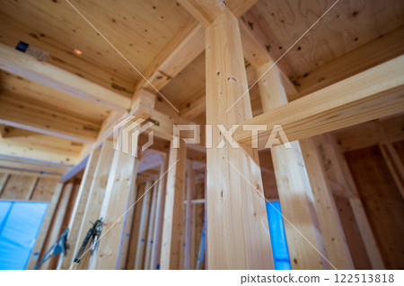 木製兩層房屋的結構 122513818