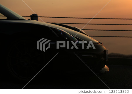 有光澤的黑色敞篷車 有光澤的黑色敞篷車 122513833