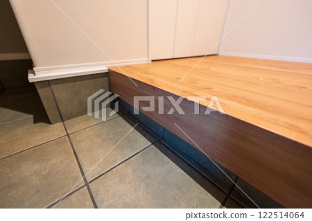 door frame 122514064