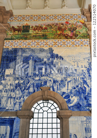 A very beautiful view of São Bento Station in Porto 122514070