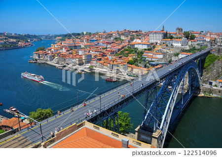 Beautiful view of Dom Luis I Bridge over the Douro River Beautiful view of Dom Luis I Bridge over the Douro River 122514096