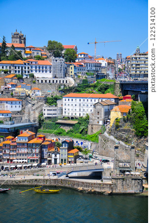 Beautiful view of Dom Luis I Bridge over the Douro River 122514100
