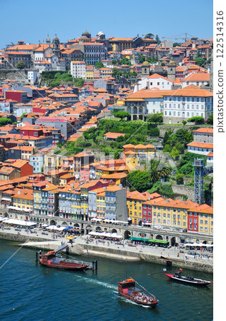 The beautiful historic center of Porto, Portugal's second largest city 122514316