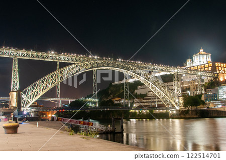 A very beautiful night view of Porto, the second largest city in Portugal 122514701