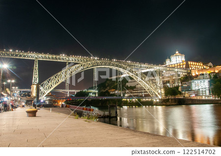 葡萄牙第二大城波爾圖非常美麗的夜景 122514702