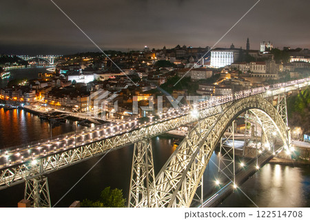 A very beautiful night view of Porto, the second largest city in Portugal 122514708
