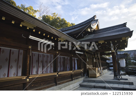 Imamiya Shrine: The main shrine with a solemn atmosphere illuminated by the morning sun 122515930