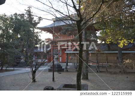 從參道望去的今宮神社塔樓 6 號門 從參道望去的今宮神社塔樓 6 號門 122515999
