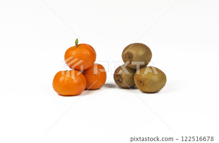 On a white background there are three kiwi and three mandarins 122516678