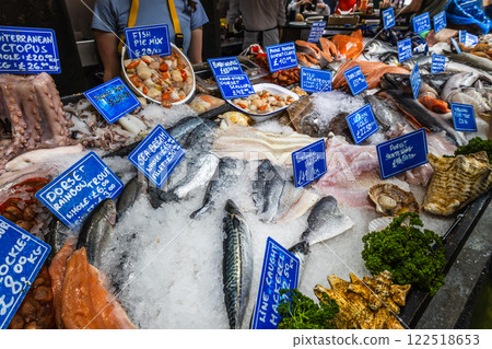 Borough Market in London. Vibrant Display of Fresh Seafood, Produce, and Local Charm Borough Market in London. Vibrant Display of Fresh Seafood, Produce, and Local Charm 122518653