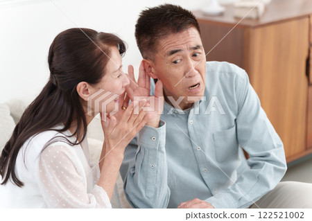 Senior men who are deaf 122521002