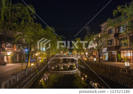 城崎溫泉夜景～從柳湯橋眺望愛宕橋～（兵庫縣～城崎溫泉） 122521180