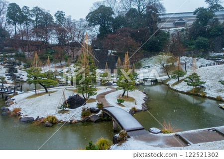 Snow-covered Gyokusen'inmaru Garden (Kanazawa City - Ishikawa Prefecture) Snow-covered Gyokusen'inmaru Garden (Kanazawa City - Ishikawa Prefecture) 122521302