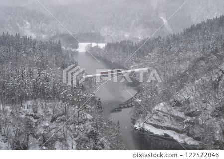 Snow-covered Tadami Line in Mishima Town, Fukushima Prefecture 122522046