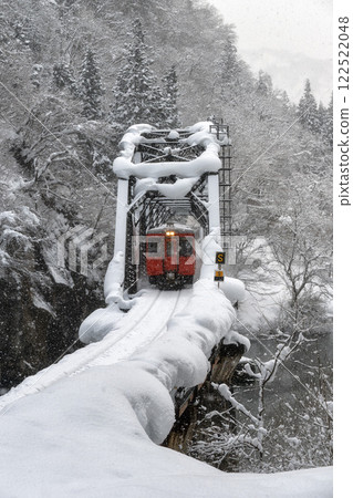 福島縣三島町被大雪覆蓋的只見線 福島縣三島町被大雪覆蓋的只見線 122522048