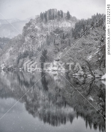 福島縣三島町只見川的冬日白雪美景 122522148