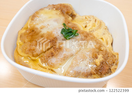 Delicious convenience store bento: katsudon 122522399