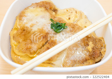 美味便利商店便當：豬排蓋飯 122522404