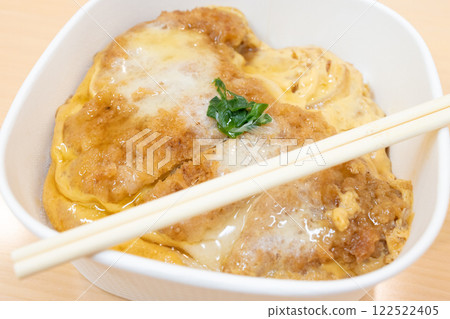 美味便利商店便當：豬排蓋飯 122522405