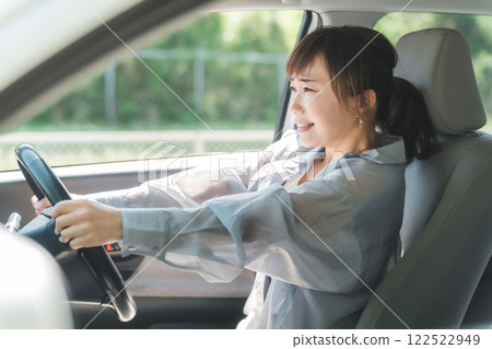 女司機開車時突然煞車（交通事故） 122522949