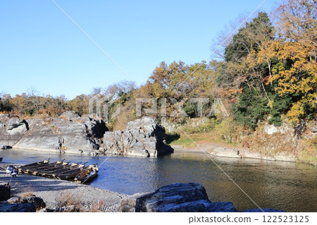 秩父長瀞的荒川與紅葉風景 122523125