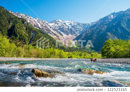 Kamikochi, Kappa Bridge area, Hotaka mountain range, "Fresh green scenery" 122523165