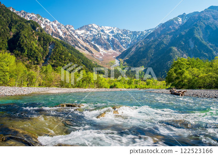 Kamikochi, Kappa Bridge area, Hotaka mountain range, "Fresh green scenery" 122523166