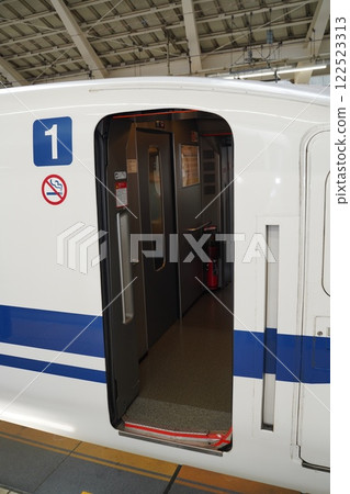 Shinkansen door Shinkansen door 122523313