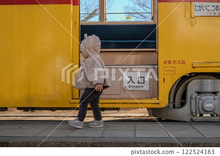 等待火車的孩子 等待火車的孩子 122524163