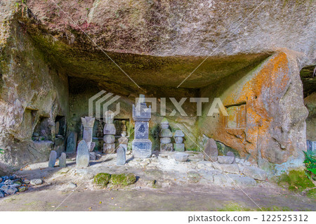Entsuin Temple and Caves in late autumn (Matsushima Town, Miyagi County, Miyagi Prefecture) Entsuin Temple and Caves in late autumn (Matsushima Town, Miyagi County, Miyagi Prefecture) 122525312