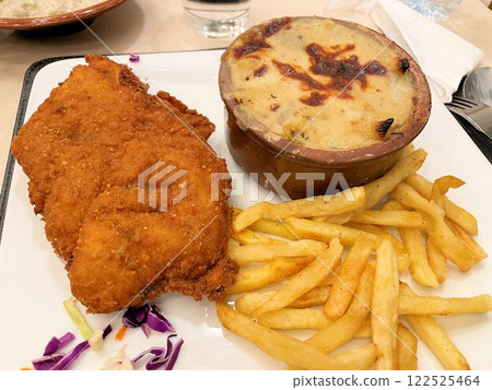 Egyptian cuisine Moussaka, Macarona Frun, one plate, gratin, fried chicken and potato set Egyptian cuisine Moussaka, Macarona Frun, one plate, gratin, fried chicken and potato set 122525464