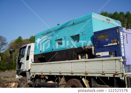 載有發電機的卡車 122525576