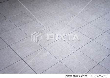 瓷磚公寓入口圖像 122525730