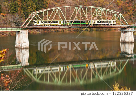 Tadami Line running over the Fifth Tadami River Bridge with autumn leaves Tadami Line running over the Fifth Tadami River Bridge with autumn leaves 122526387
