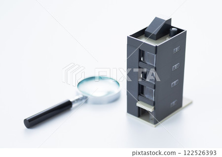 建築模型與放大鏡 122526393