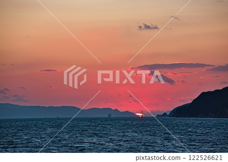 土莊町的太陽慢慢沉入海中 土莊町的太陽慢慢沉入海中 122526621